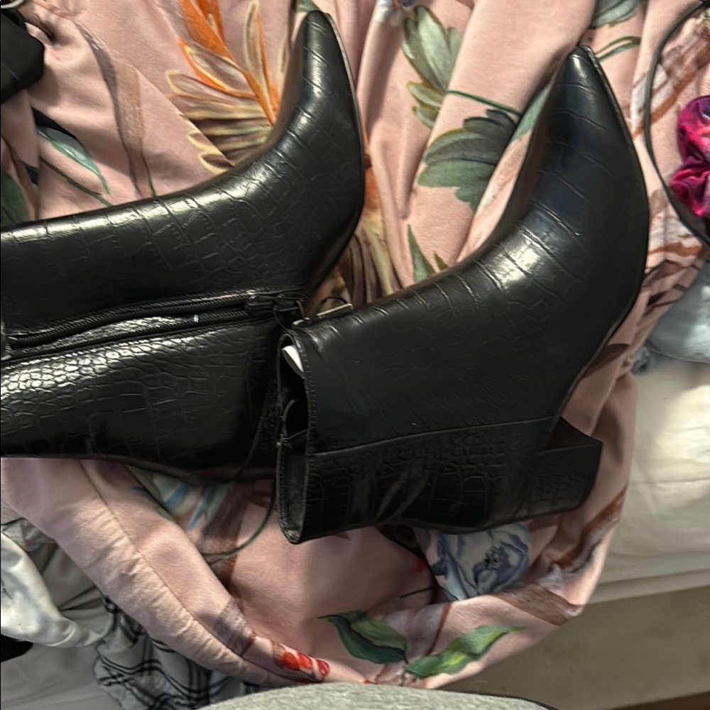 Express Black Ankle Booties Sleek Design - Picture 2 of 4